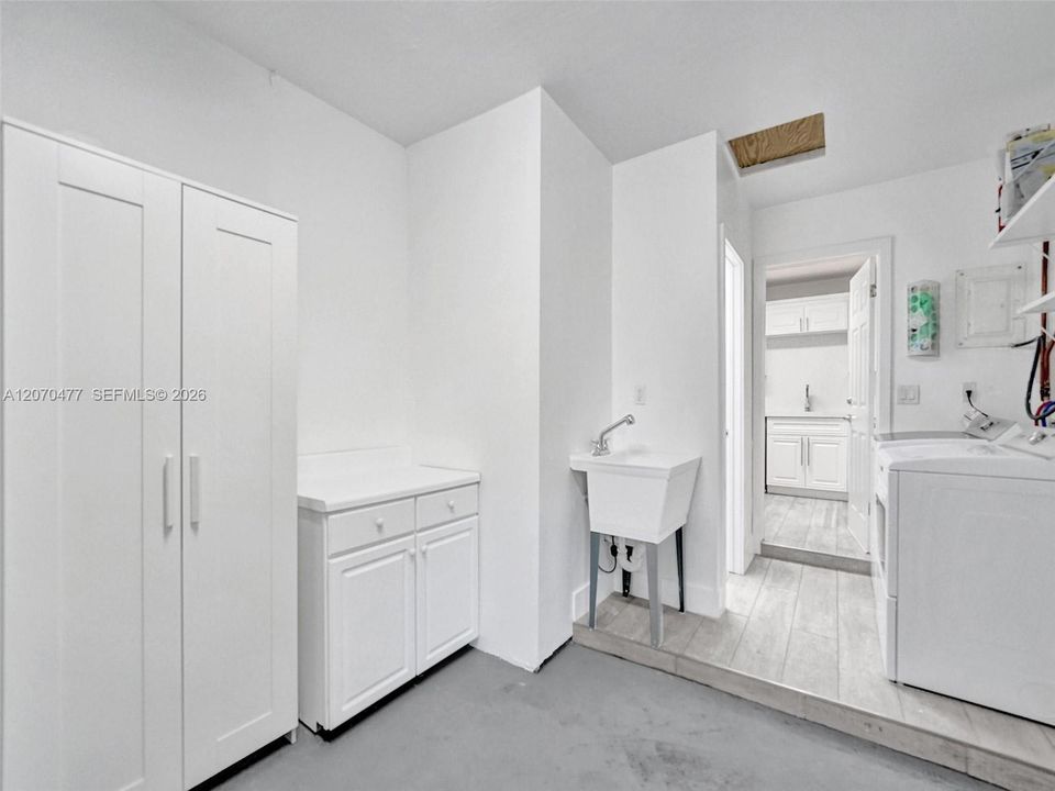 For Sale: $778,000 (2 beds, 2 baths, 1212 Square Feet)