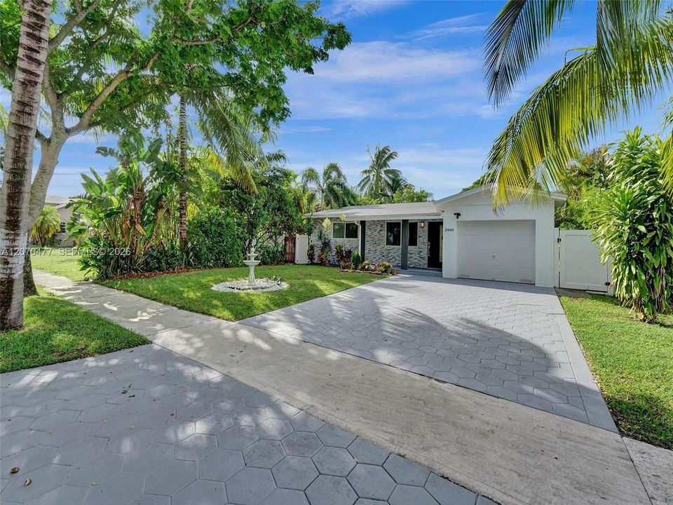For Sale: $778,000 (2 beds, 2 baths, 1212 Square Feet)