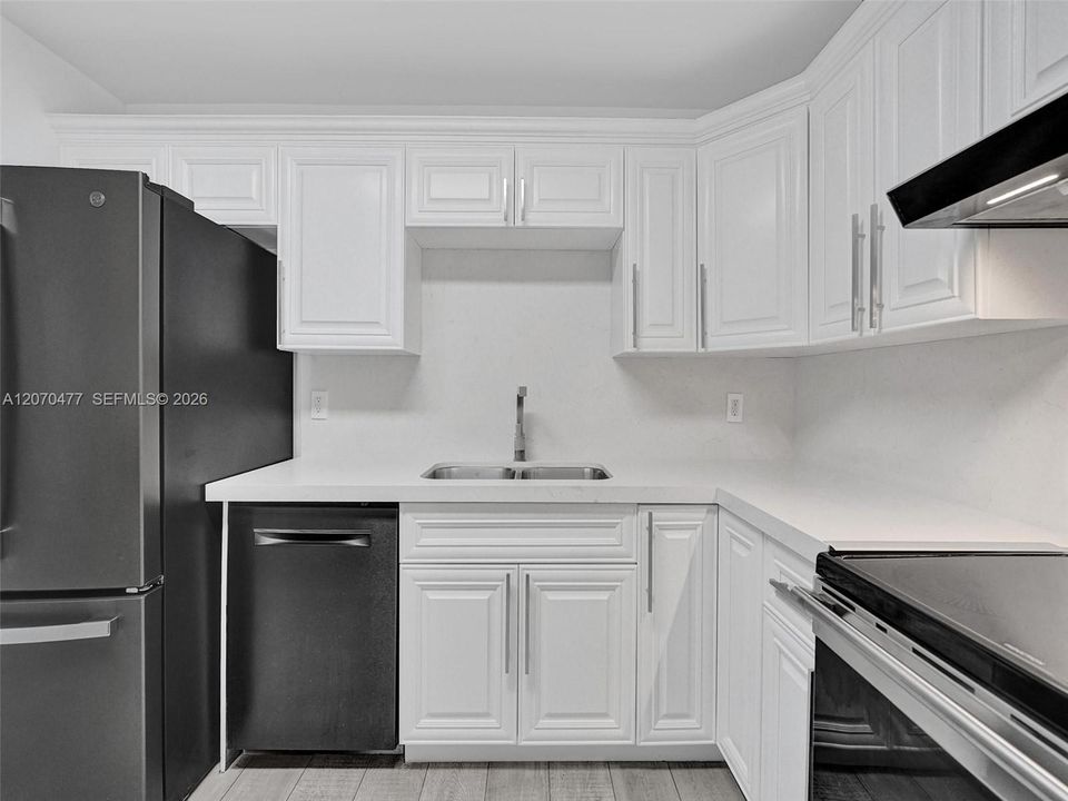 For Sale: $778,000 (2 beds, 2 baths, 1212 Square Feet)