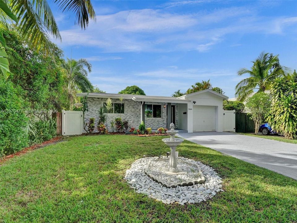 For Sale: $778,000 (2 beds, 2 baths, 1212 Square Feet)