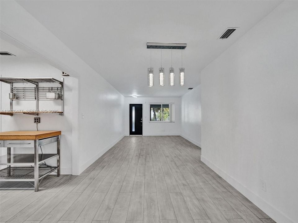 For Sale: $778,000 (2 beds, 2 baths, 1212 Square Feet)