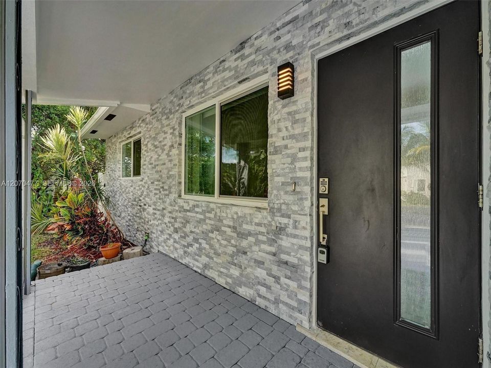 For Sale: $778,000 (2 beds, 2 baths, 1212 Square Feet)