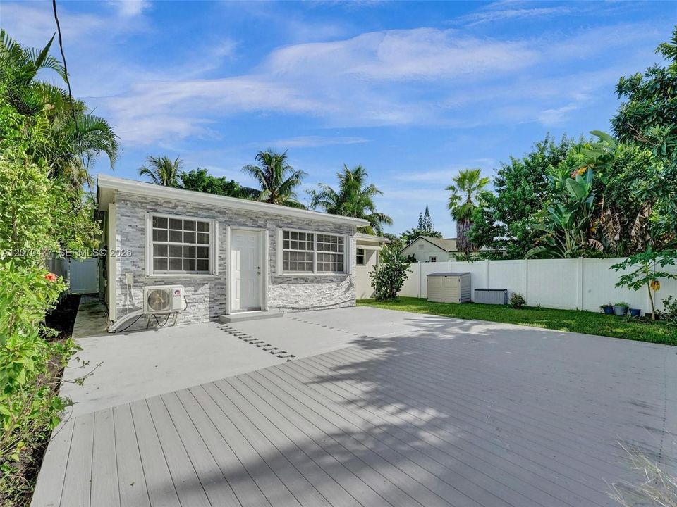 For Sale: $778,000 (2 beds, 2 baths, 1212 Square Feet)