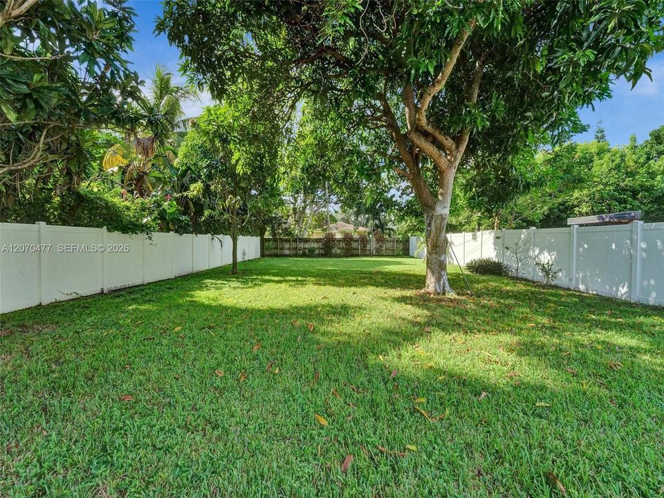 For Sale: $778,000 (2 beds, 2 baths, 1212 Square Feet)