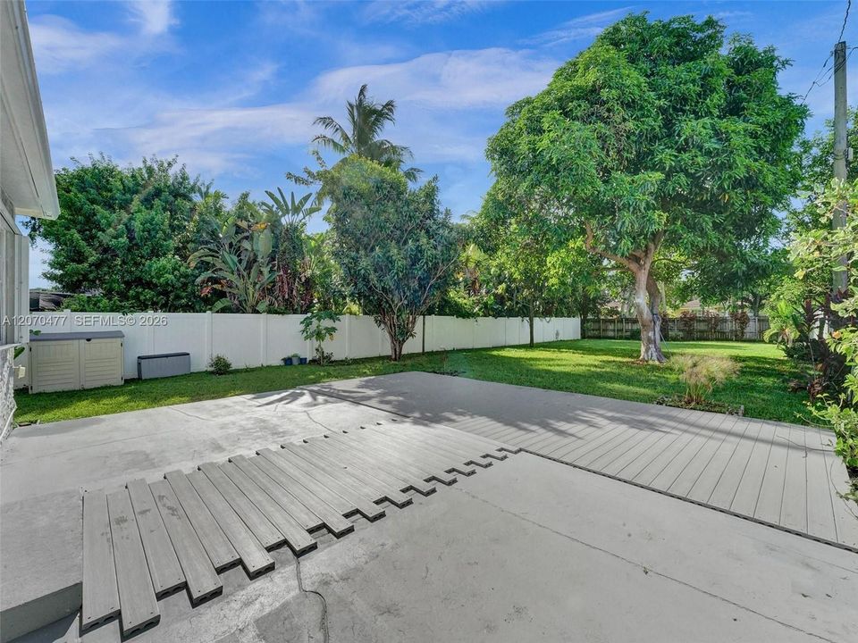 For Sale: $778,000 (2 beds, 2 baths, 1212 Square Feet)