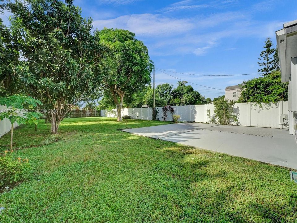 For Sale: $778,000 (2 beds, 2 baths, 1212 Square Feet)