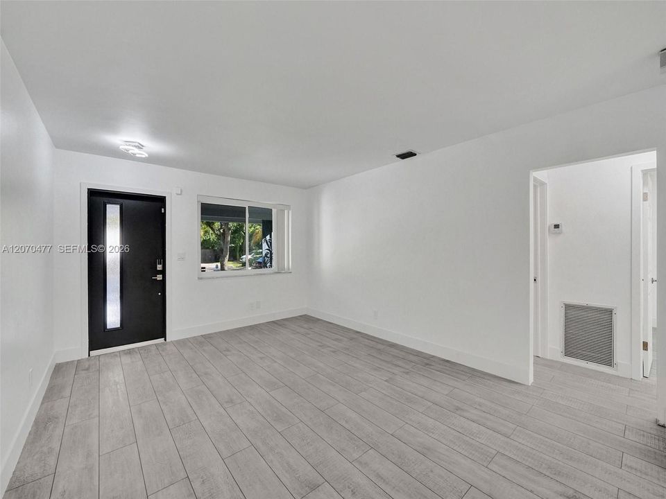 For Sale: $778,000 (2 beds, 2 baths, 1212 Square Feet)
