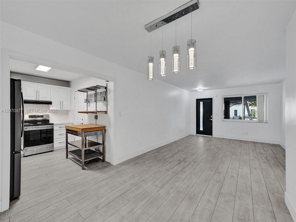 For Sale: $778,000 (2 beds, 2 baths, 1212 Square Feet)