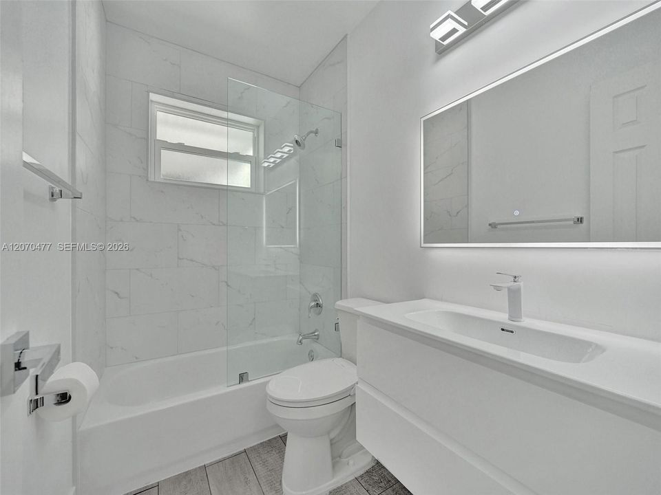 For Sale: $778,000 (2 beds, 2 baths, 1212 Square Feet)