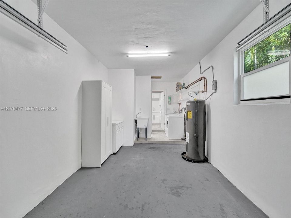 For Sale: $778,000 (2 beds, 2 baths, 1212 Square Feet)