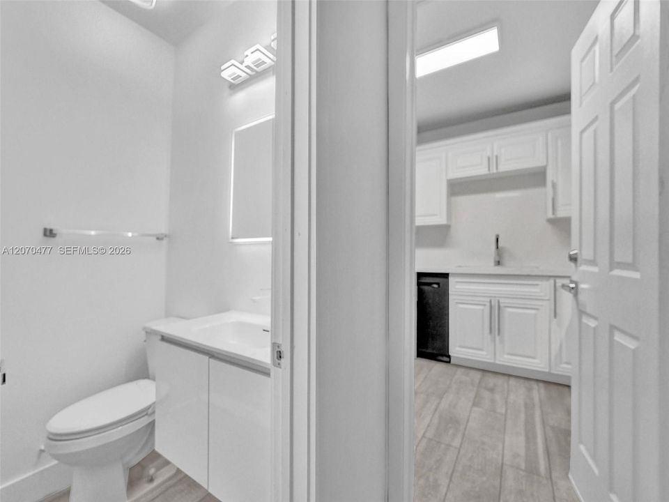 For Sale: $778,000 (2 beds, 2 baths, 1212 Square Feet)