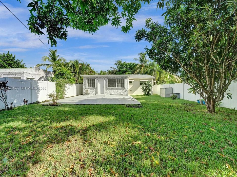 For Sale: $778,000 (2 beds, 2 baths, 1212 Square Feet)
