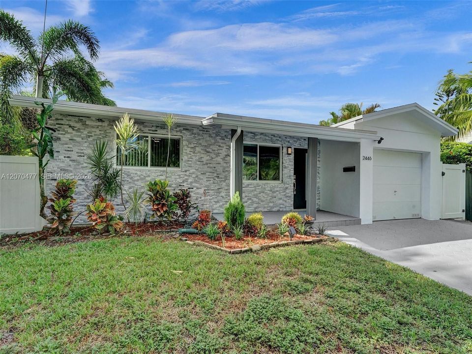 For Sale: $778,000 (2 beds, 2 baths, 1212 Square Feet)