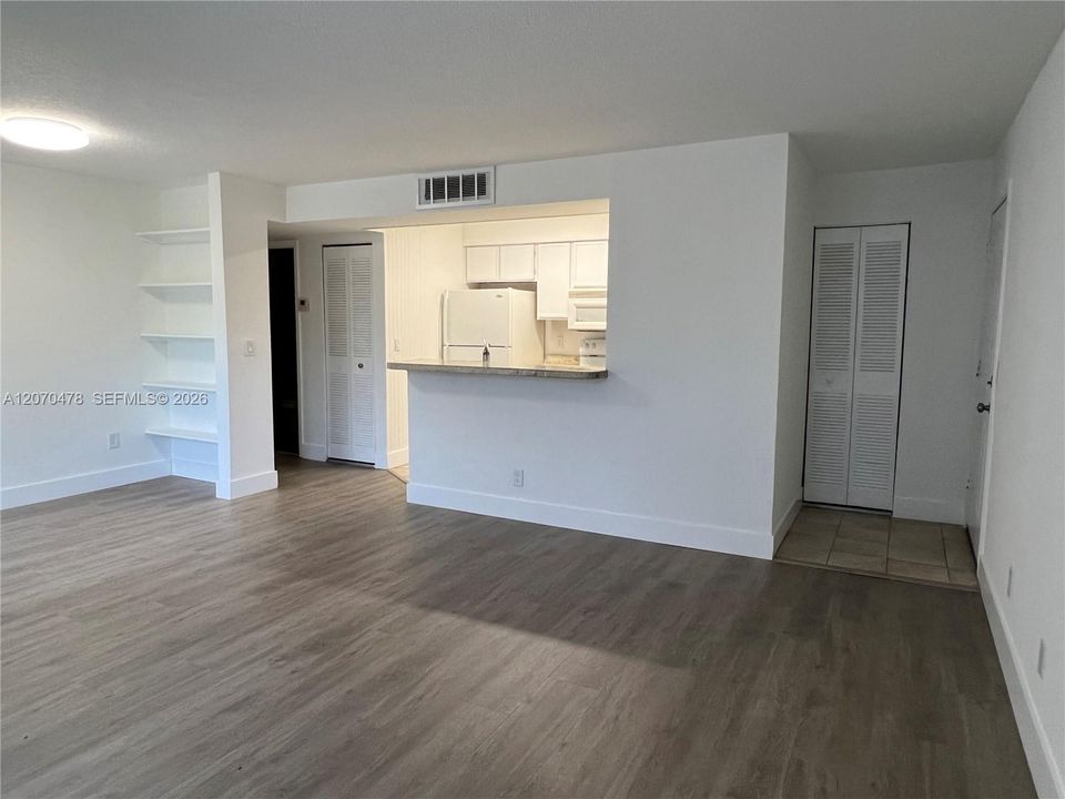 For Rent: $1,600 (1 beds, 1 baths, 785 Square Feet)