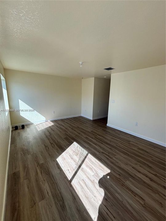 En Venta: $335,000 (3 camas, 3 baños, 1425 Pies cuadrados)