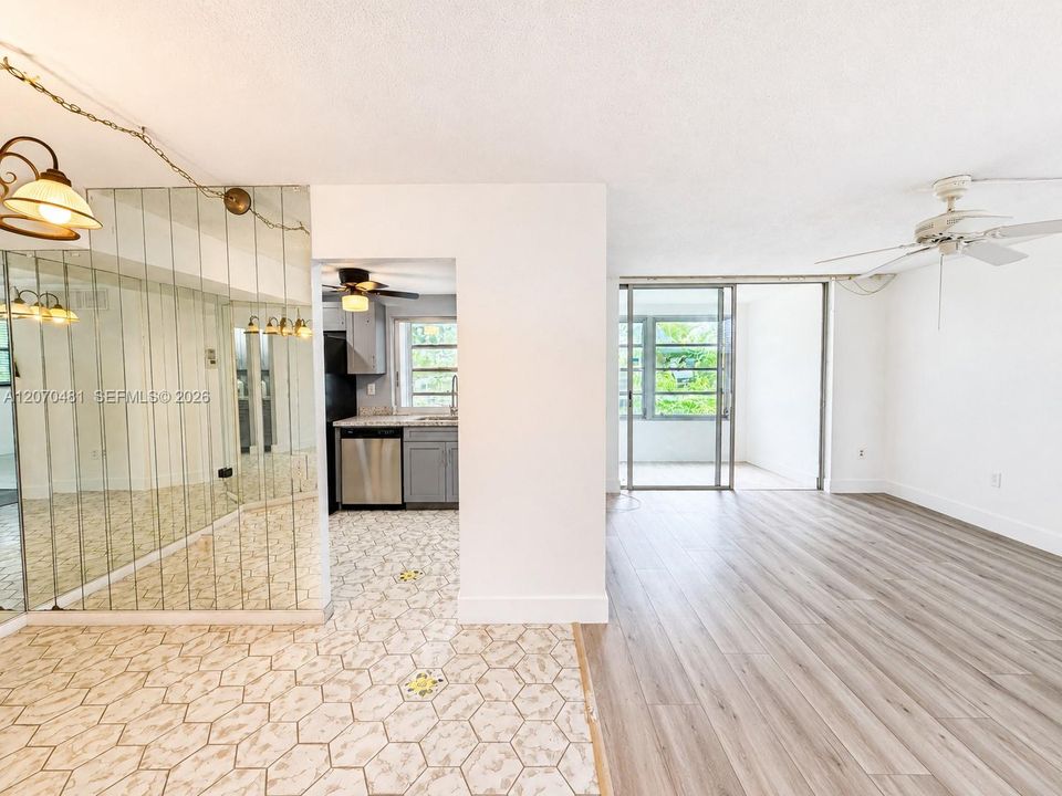 В аренду: $1,550 (2 спален, 2 ванн, 950 Квадратных фут)