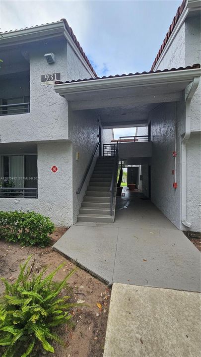 For Sale: $235,000 (2 beds, 1 baths, 920 Square Feet)