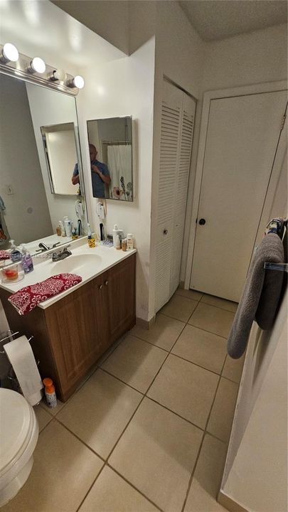 For Sale: $235,000 (2 beds, 1 baths, 920 Square Feet)