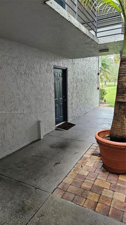 For Sale: $235,000 (2 beds, 1 baths, 920 Square Feet)