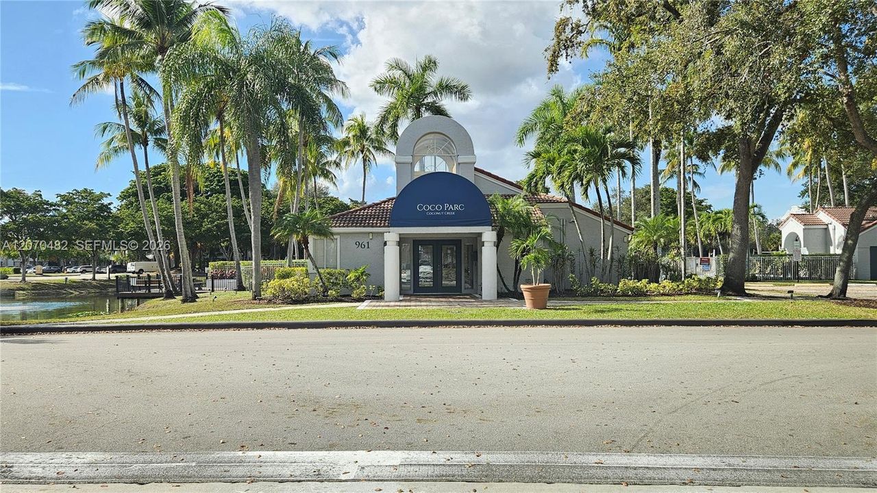For Sale: $235,000 (2 beds, 1 baths, 920 Square Feet)