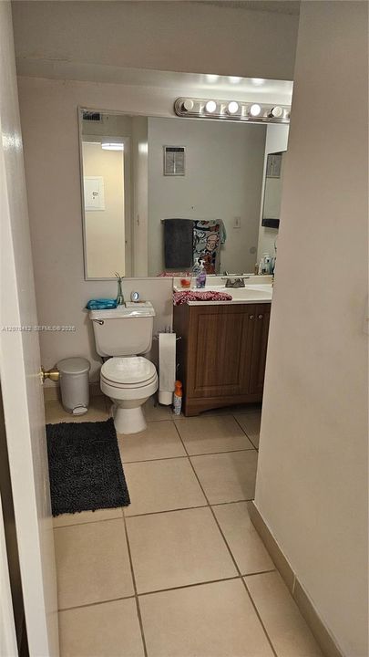 For Sale: $235,000 (2 beds, 1 baths, 920 Square Feet)