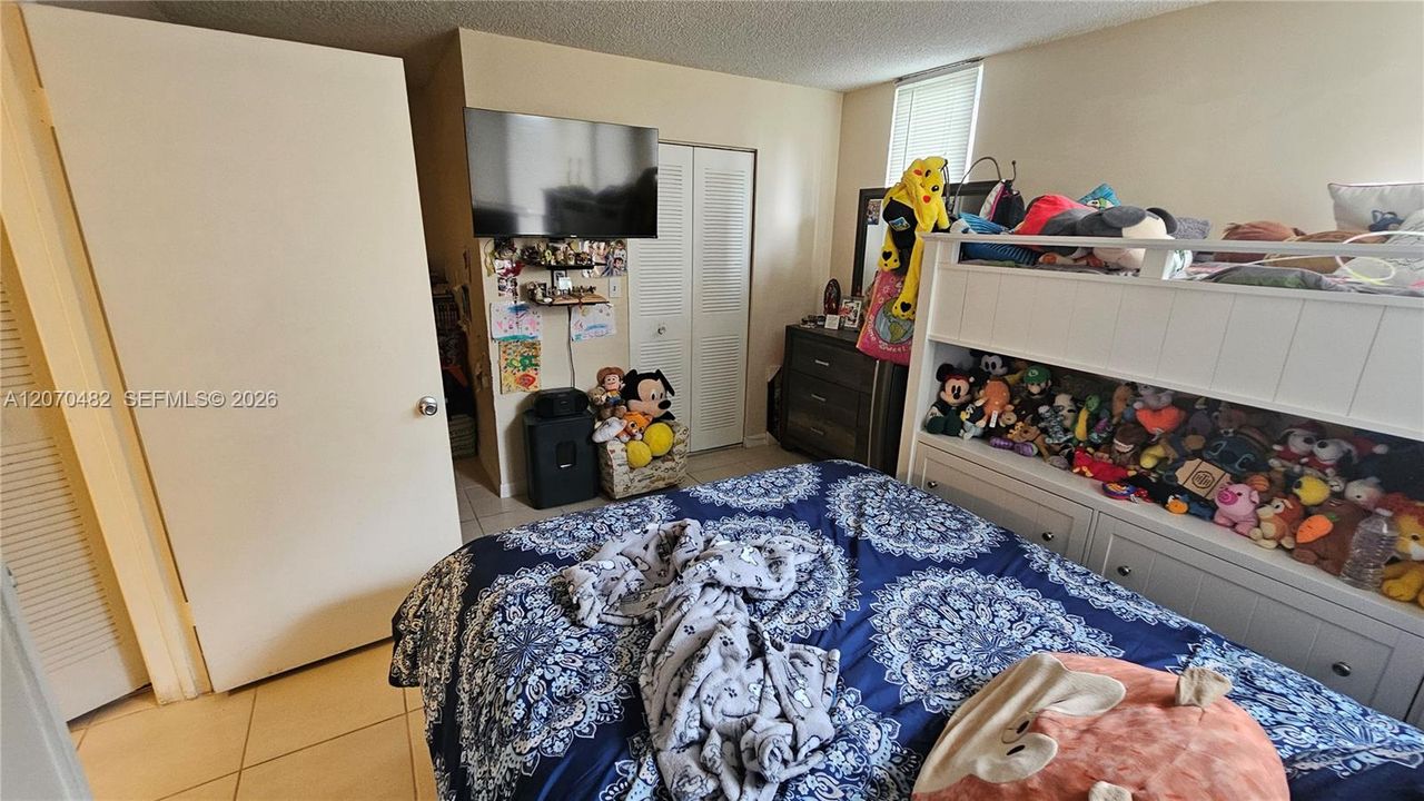 For Sale: $235,000 (2 beds, 1 baths, 920 Square Feet)