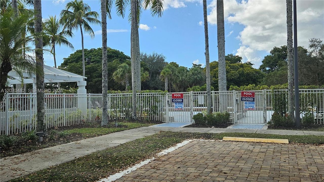 For Sale: $235,000 (2 beds, 1 baths, 920 Square Feet)