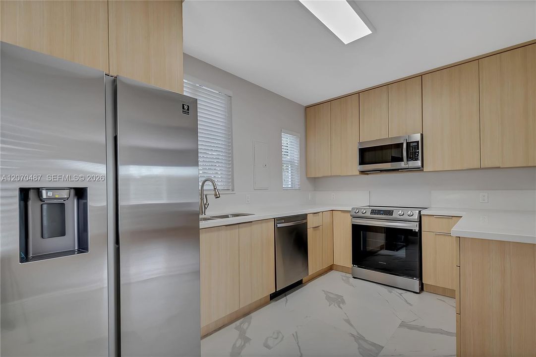 For Rent: $3,200 (2 beds, 1 baths, 750 Square Feet)