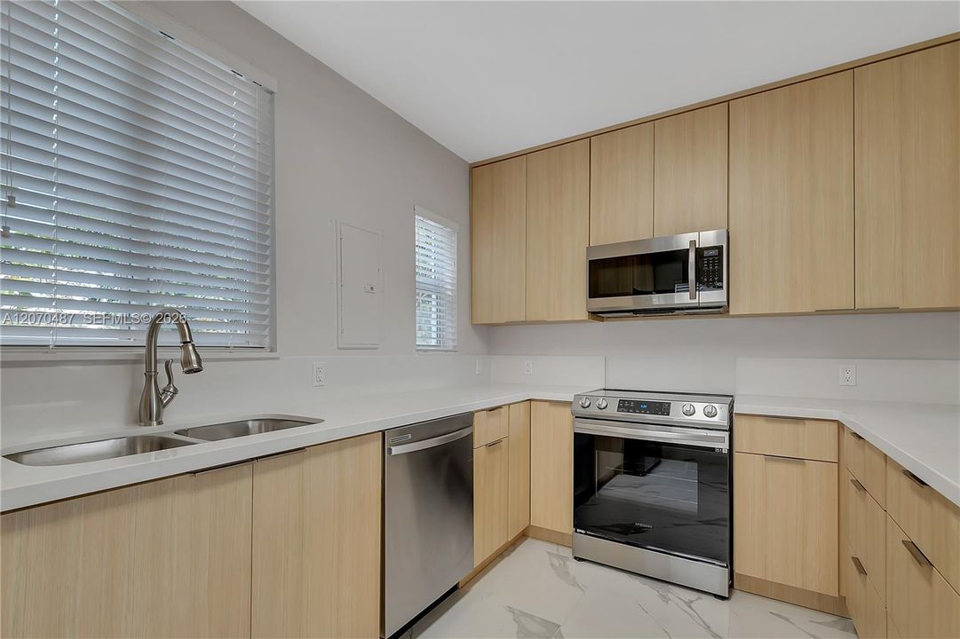 For Rent: $3,200 (2 beds, 1 baths, 750 Square Feet)