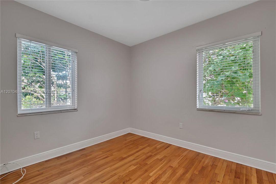 For Rent: $3,200 (2 beds, 1 baths, 750 Square Feet)