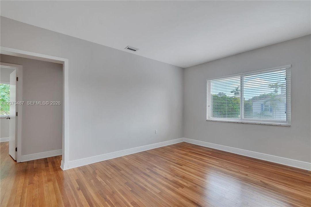 For Rent: $3,200 (2 beds, 1 baths, 750 Square Feet)