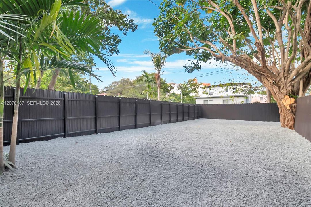 For Rent: $3,200 (2 beds, 1 baths, 750 Square Feet)