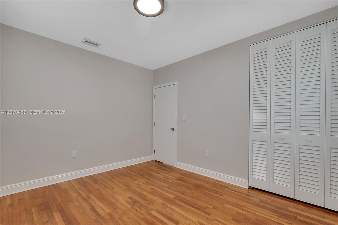 For Rent: $3,200 (2 beds, 1 baths, 750 Square Feet)