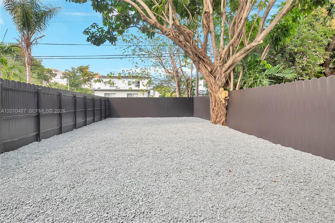 For Rent: $3,200 (2 beds, 1 baths, 750 Square Feet)