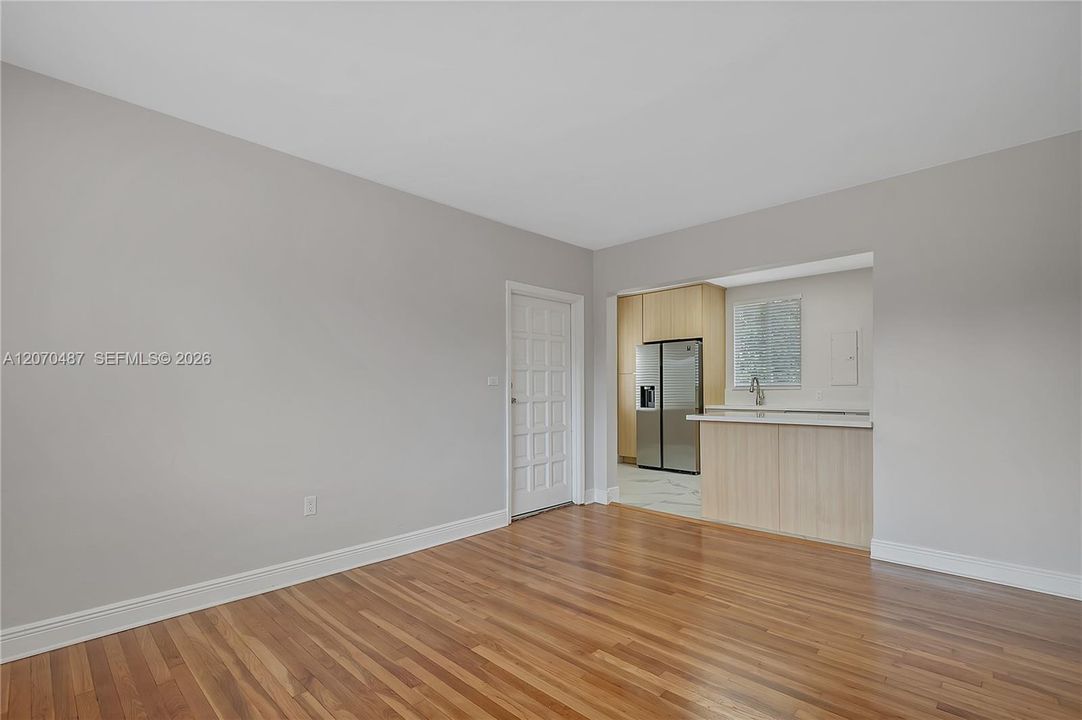 For Rent: $3,200 (2 beds, 1 baths, 750 Square Feet)