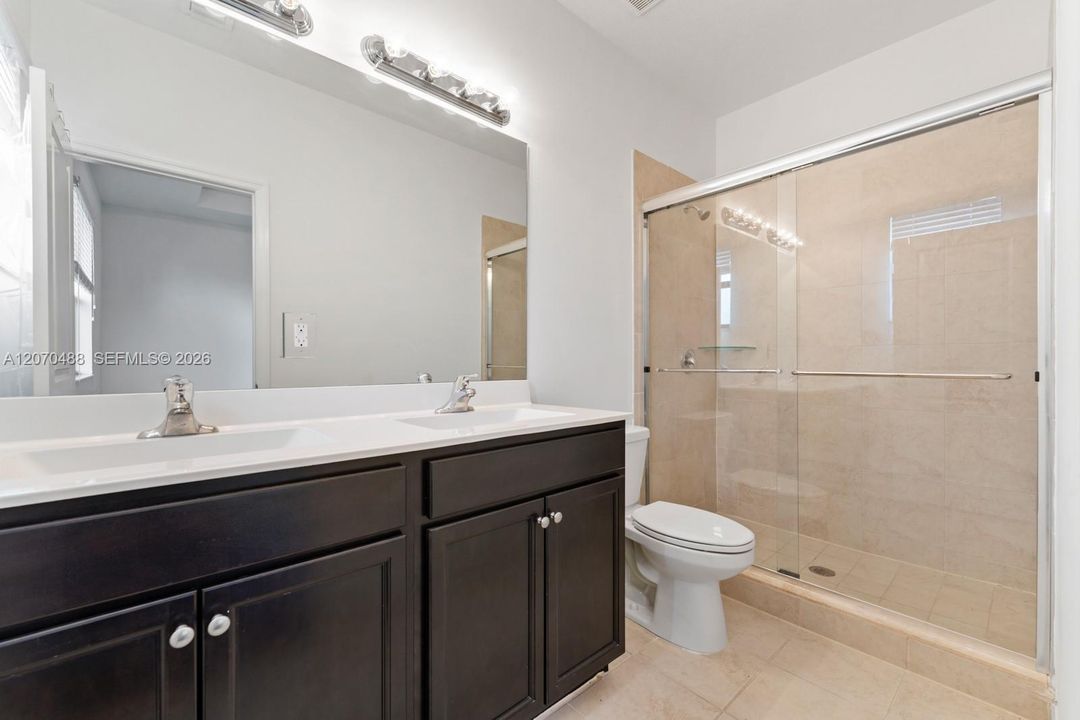 For Sale: $399,999 (3 beds, 3 baths, 1326 Square Feet)