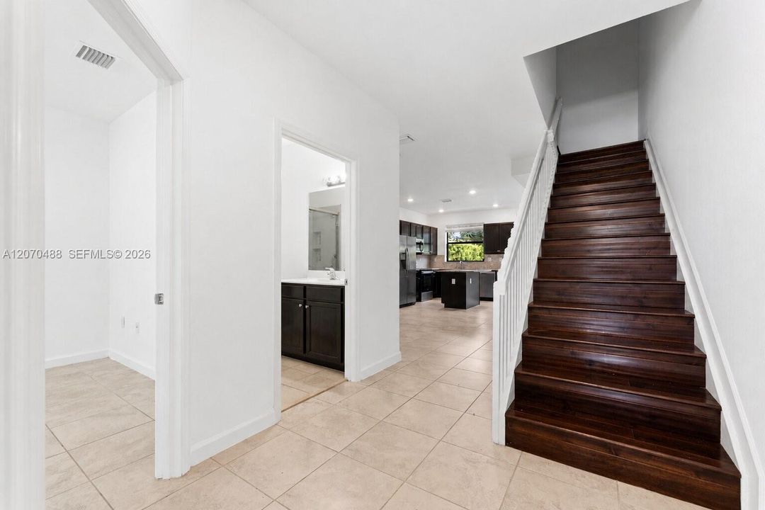 For Sale: $399,999 (3 beds, 3 baths, 1326 Square Feet)