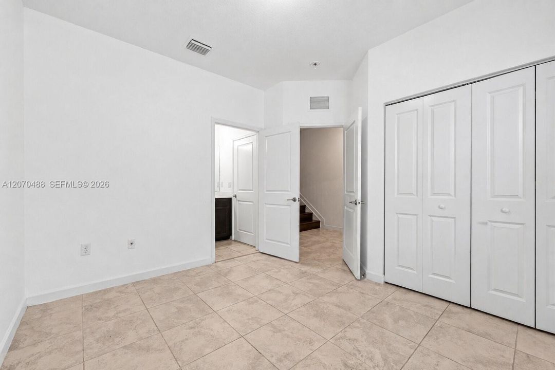 For Sale: $399,999 (3 beds, 3 baths, 1326 Square Feet)