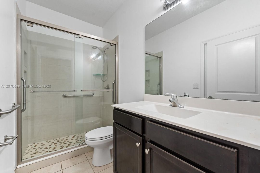 For Sale: $399,999 (3 beds, 3 baths, 1326 Square Feet)