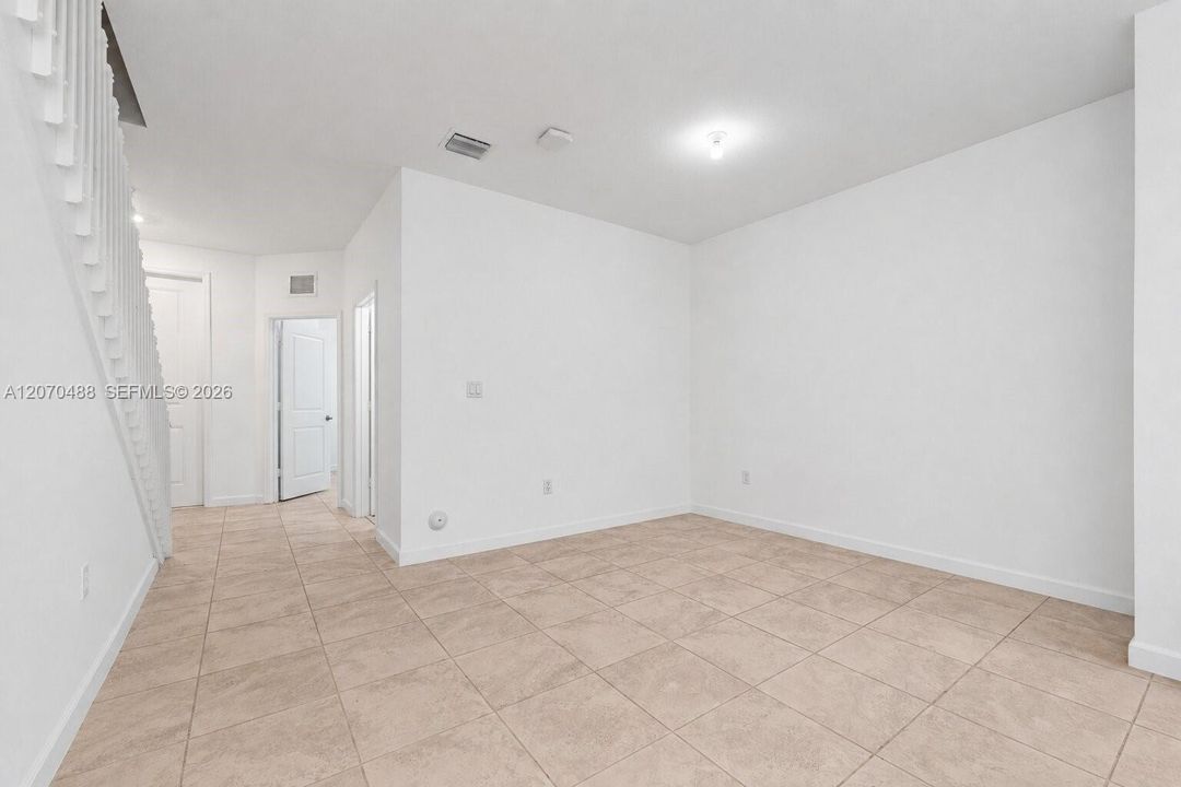 For Sale: $399,999 (3 beds, 3 baths, 1326 Square Feet)