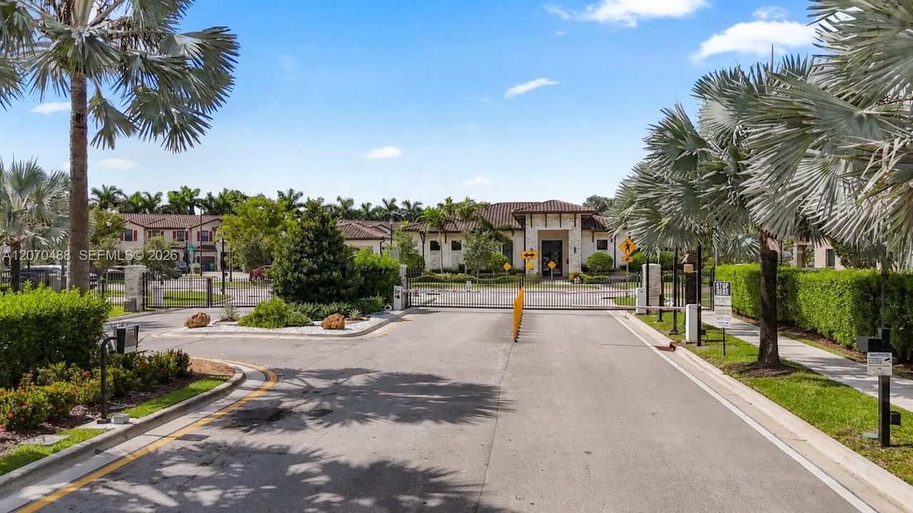 For Sale: $399,999 (3 beds, 3 baths, 1326 Square Feet)