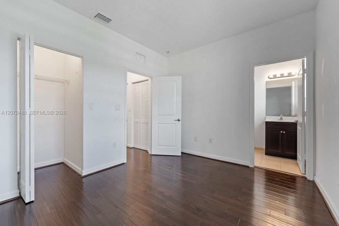 For Sale: $399,999 (3 beds, 3 baths, 1326 Square Feet)