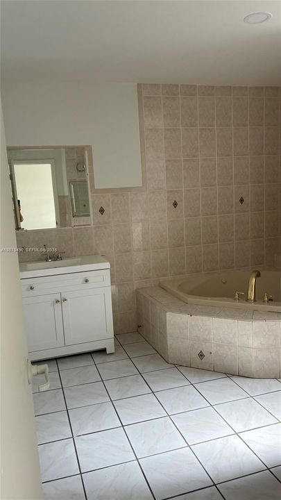 For Sale: $549,900 (4 beds, 3 baths, 1908 Square Feet)