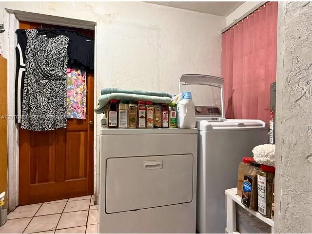 На продажу: $450,000 (4 спален, 2 ванн, 1945 Квадратных фут)
