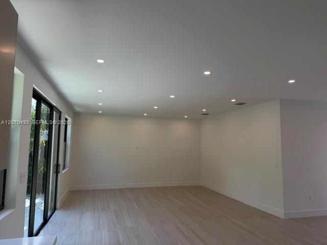 For Sale: $1,583,000 (5 beds, 5 baths, 2600 Square Feet)