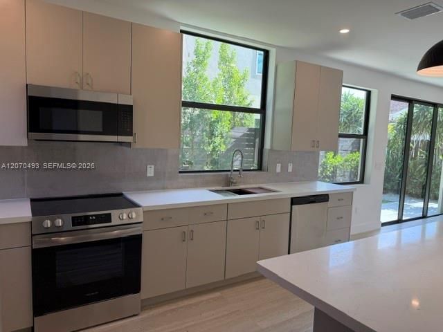 For Sale: $1,583,000 (5 beds, 5 baths, 2600 Square Feet)