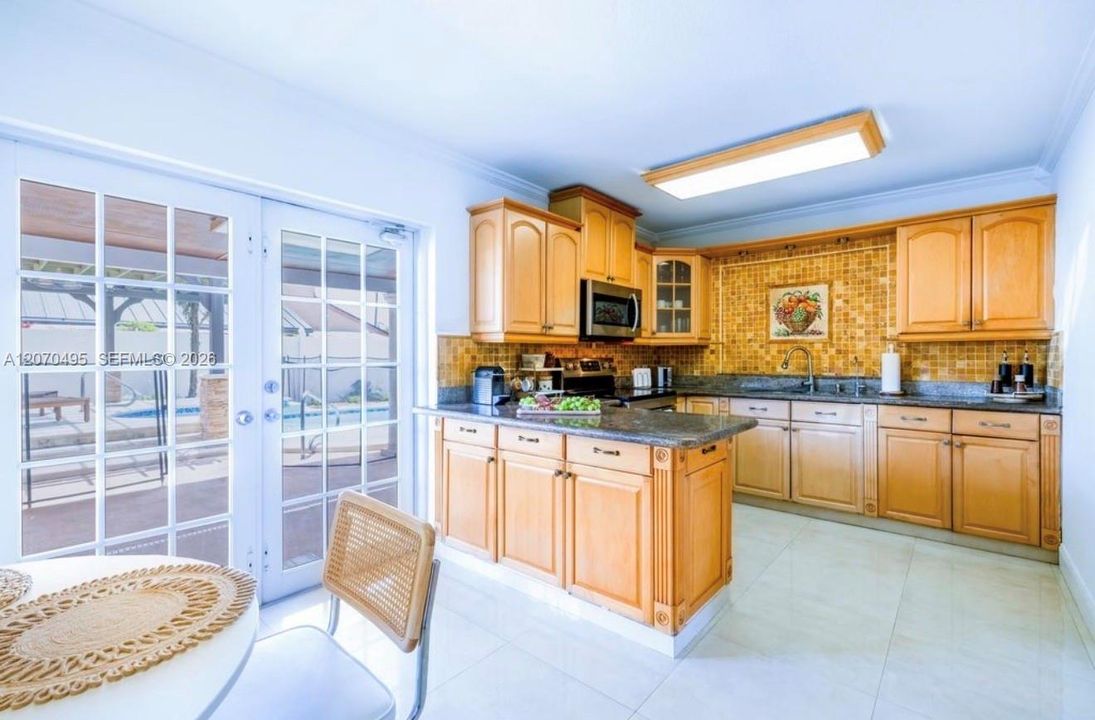 For Rent: $5,000 (3 beds, 2 baths, 1350 Square Feet)