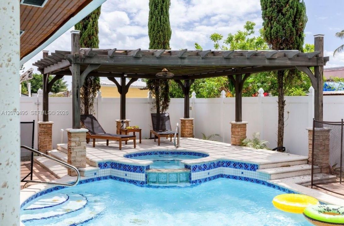 For Rent: $5,000 (3 beds, 2 baths, 1350 Square Feet)