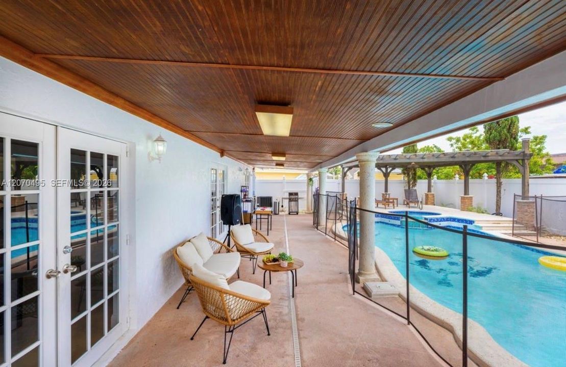 For Rent: $5,000 (3 beds, 2 baths, 1350 Square Feet)