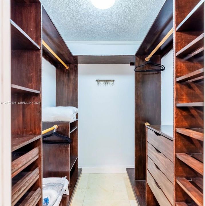 For Rent: $5,000 (3 beds, 2 baths, 1350 Square Feet)
